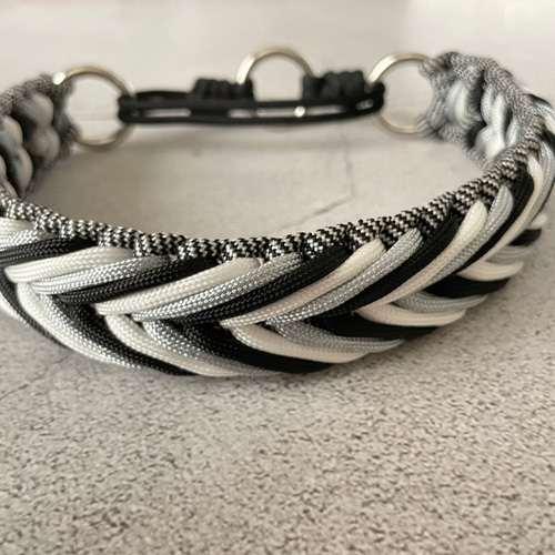 パラコード首輪　シックなブラック＆ホワイト　バックルタイプ　№040 パラコード首輪　シックなブラック＆ホワイト　バックルタイプ　№040