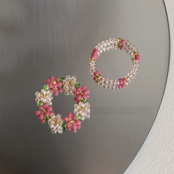 ピンク　ホワイト　花　ビーズ　編み指輪　リング　２枚セット 1枚目の画像