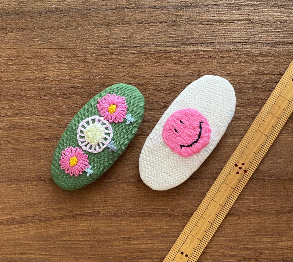 刺繍パッチンピン  2個セット  にこちゃん  お花 2枚目の画像