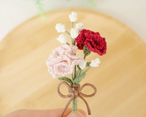 まなみんです　秋のブーケブローチ＋紅葉の立体刺繍ブローチ CRAFTING | makimakiさんの花刺繍 《ブローチ 大》