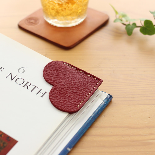 色違いで欲しくなる ハートの本革ブックマーク シュリンクレザーの栞