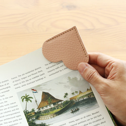 色違いで欲しくなる　ハートの本革ブックマーク シュリンクレザーの栞（しおり）. 15枚目の画像