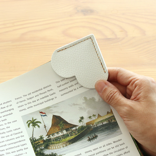 色違いで欲しくなる ハートの本革ブックマーク シュリンクレザーの栞