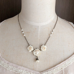 白薔薇プレートのバレッタ バレッタ hanakabeads〜ハナカビーズ