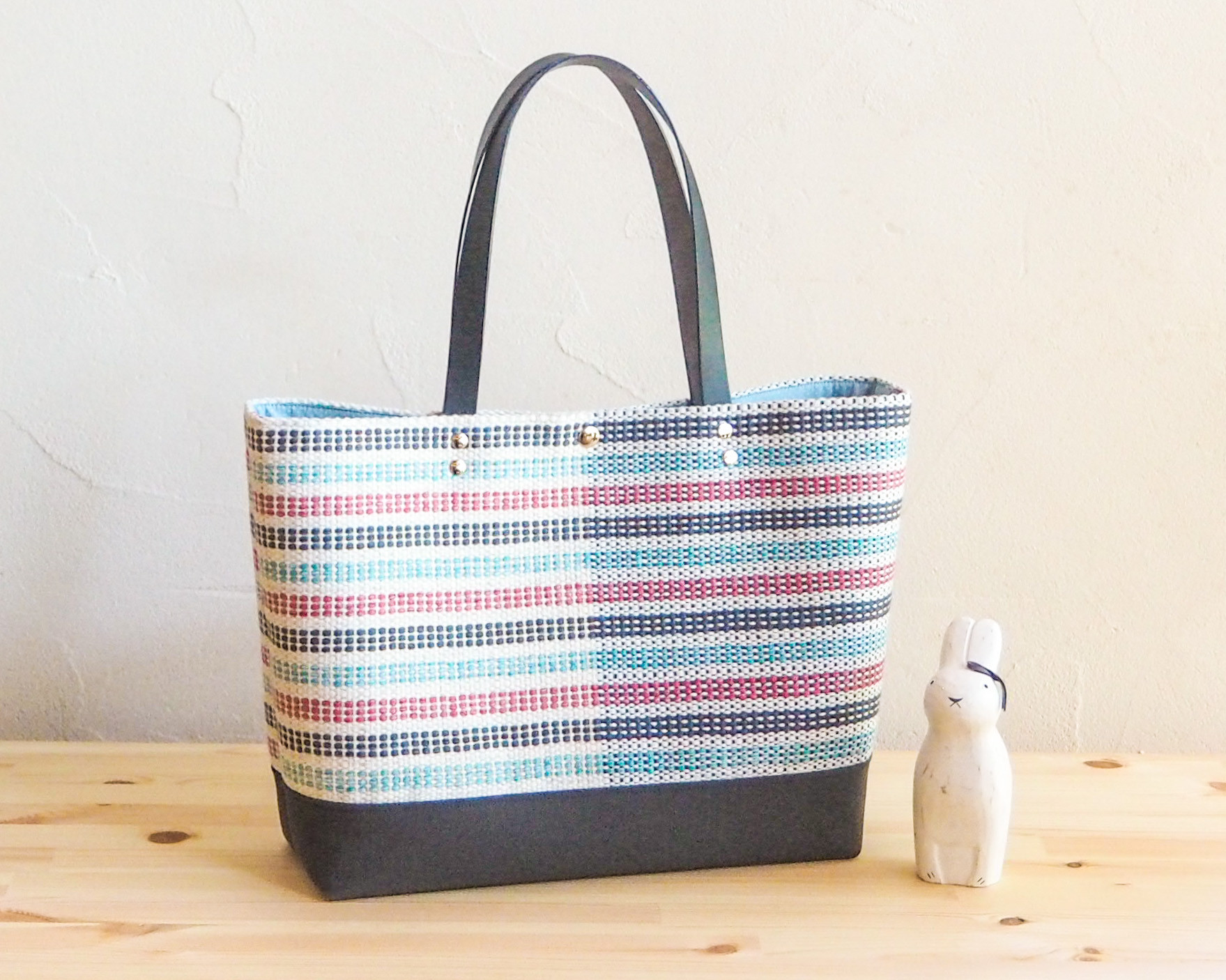 【在庫処分SALE】マルチボーダー手織り布のA4トートバッグ（グレー）