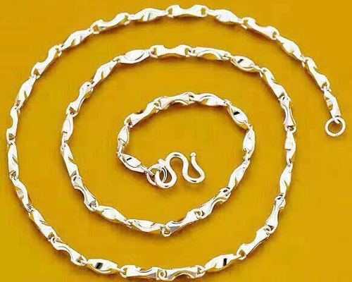 未使用☆Pt950 スクリューチェーンネックレス 日本製 プラチナ 白金 白銀色 未使用☆Pt950 スクリューチェーンネックレス 日本製 プラチナ 白金