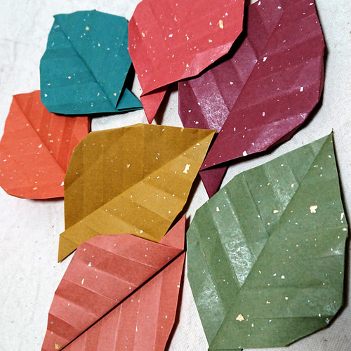 【紙の整理】現品　色画用紙　お祝い飾り　お正月　&オマケの紅葉38枚程　壁面飾り 紙の整理】現品 色画用紙 お祝い飾り お正月 &オマケの紅葉38枚程