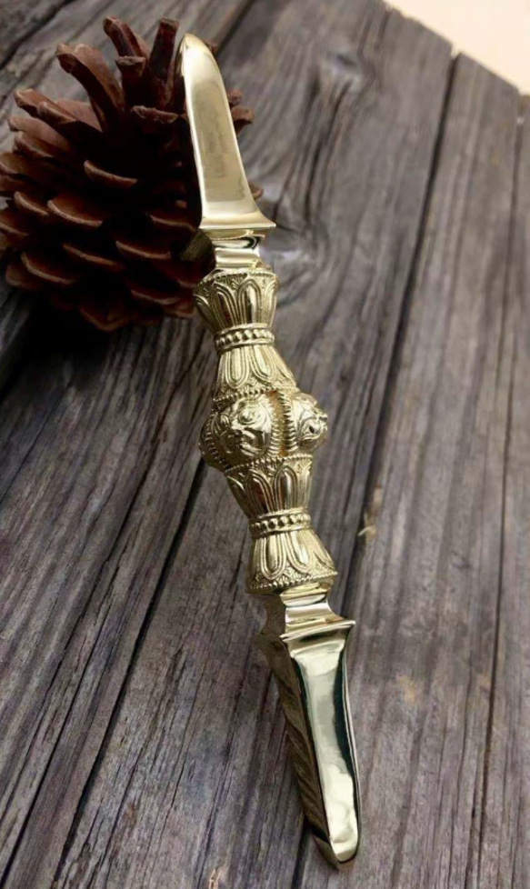 チベット法器 真言宗 鬼面独鈷杵(胎蔵界） 金剛杵 真鍮製 vajra 16cm