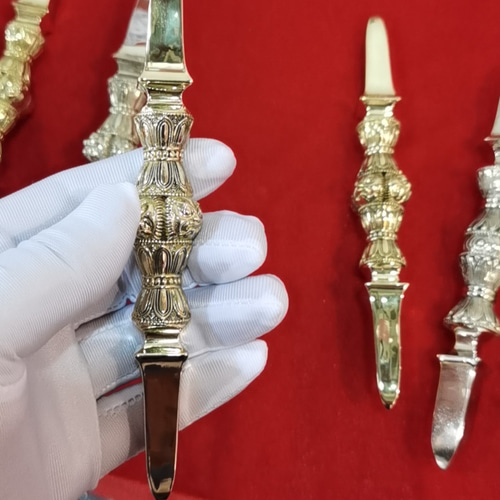 チベット法器 真言宗 鬼面独鈷杵(胎蔵界） 金剛杵 真鍮製 vajra 16cm