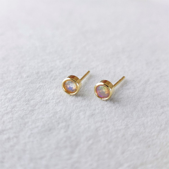 宝石質✨オパール✨　3ｍｍ　ベゼルピアス 【金属アレルギー対応】　AP-＃187 4枚目の画像