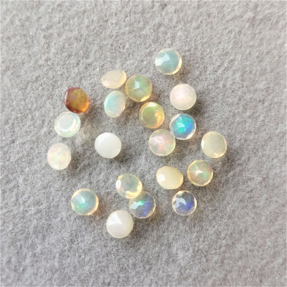 宝石質✨オパール✨　3ｍｍ　ベゼルピアス 【金属アレルギー対応】　AP-＃187 8枚目の画像