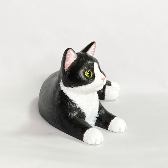 黑白八件貓雕像 第6張的照片
