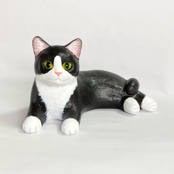 黑白八件貓雕像 第1張的照片