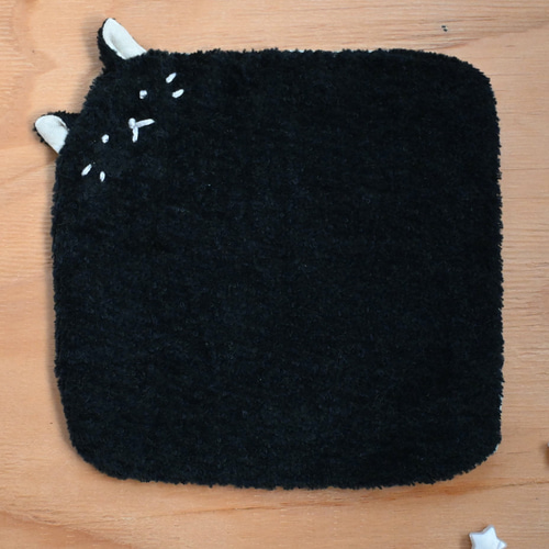 ネーム入れ、名入れ可♪mini黒ねこちゃん タオルハンカチ（黒×シルバー
