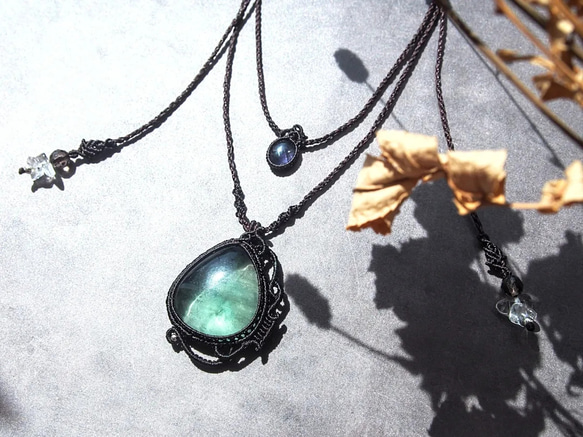 フローライトのマクラメネックレス 天然石マクラメネックレス フローライト アイオイライト