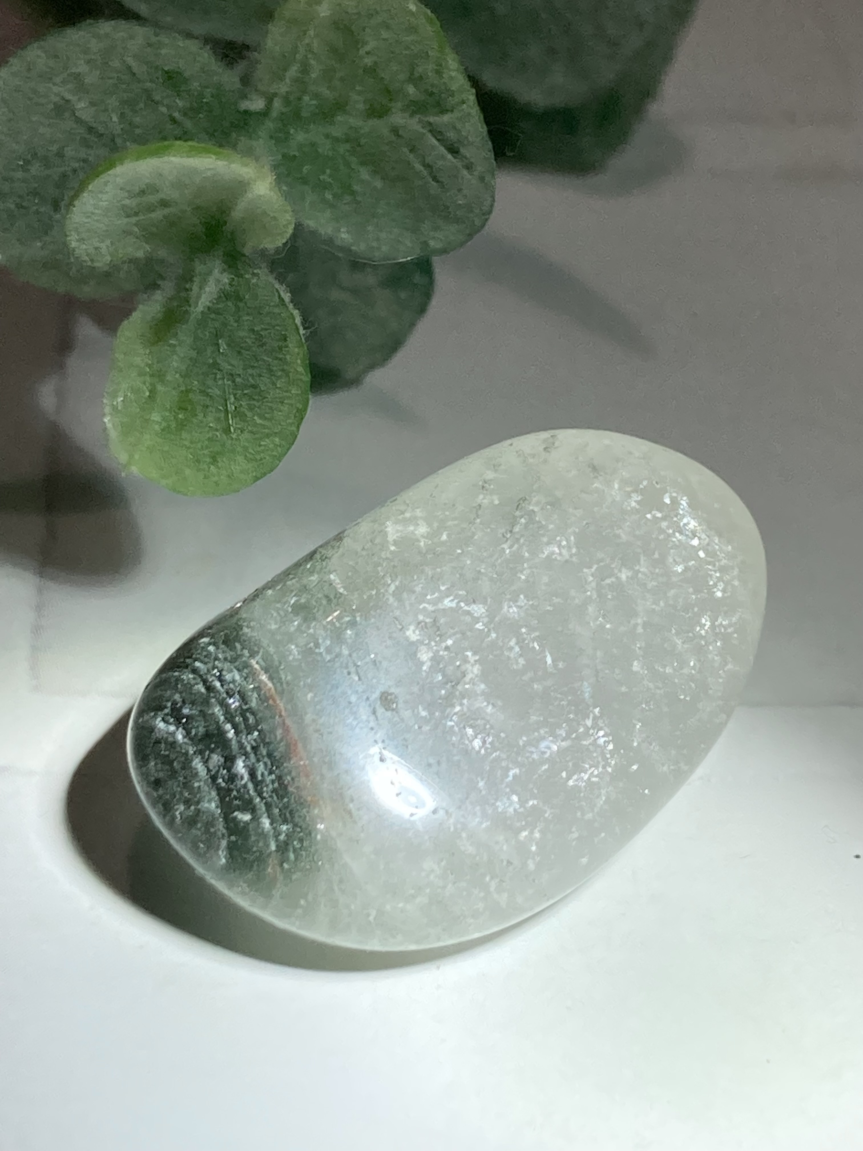 天然石、水晶、苔入り、ガーデンクリスタル、置物 35×27×85mm 165g