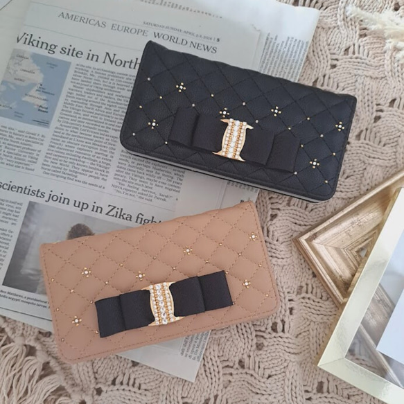 ＼ほぼ全機種対応／キルティング ビッグリボン の 高級24金スワロフスキーデコレーション 手帳型スマホケース　ベージュ 7枚目の画像