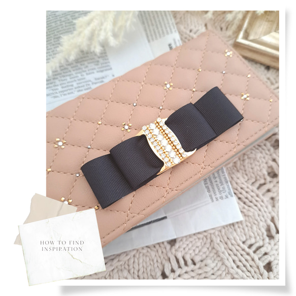 ＼ほぼ全機種対応／キルティング ビッグリボン の 高級24金スワロフスキーデコレーション 手帳型スマホケース　ベージュ 4枚目の画像