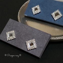 《特別ご奉仕品》Swarovski® Crystal  デザインパーツのスクエア ピアス/イヤリング   金アレ対応 1枚目の画像