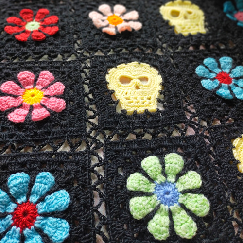 お値下げ✳︎グラニースクエア✳︎ブランケット✳︎マルチカバー✳︎大判 送料無料】ブランケット 紫② マルチカバー グラニースクエア かぎ編み