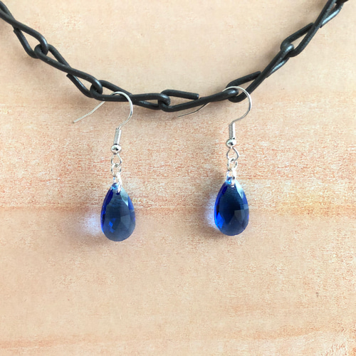 キラキラしずくパーツのピアス ブルー ピアス（フック・チェーン 