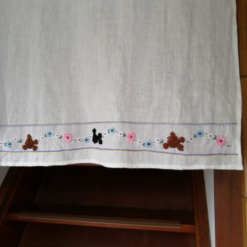 〈ちゃちゃまるオーダー品ご確認用〉☆カフェカーテン☆ハンドメイド♪ プードル刺繍のカフェカーテン・インテリア・カーテン・目隠しクロス