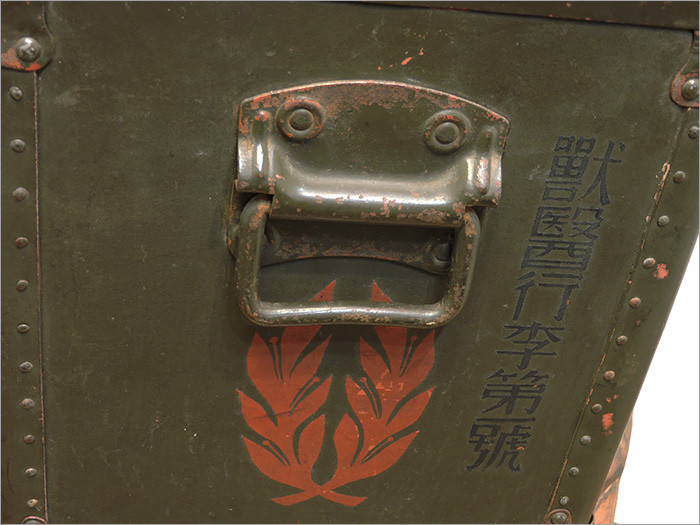 レアな医療箱 アンティーク家具 大日本帝国 戦争グッズ 旧日本軍 ミリタリー オブジェ 鉄の箱 リメイク家具