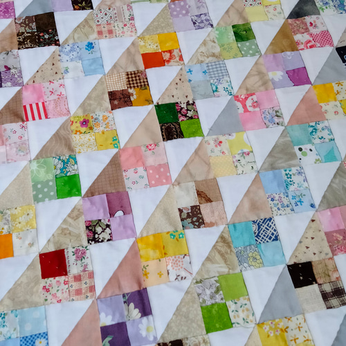 パッチワークキルト タペストリー〈モザイクの集まり〉 パッチワークキルト タペストリー〈モザイクの集まり〉 パッチ