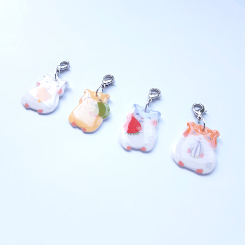 ひまわりの種好きなハムスターさんのチャーム マスク