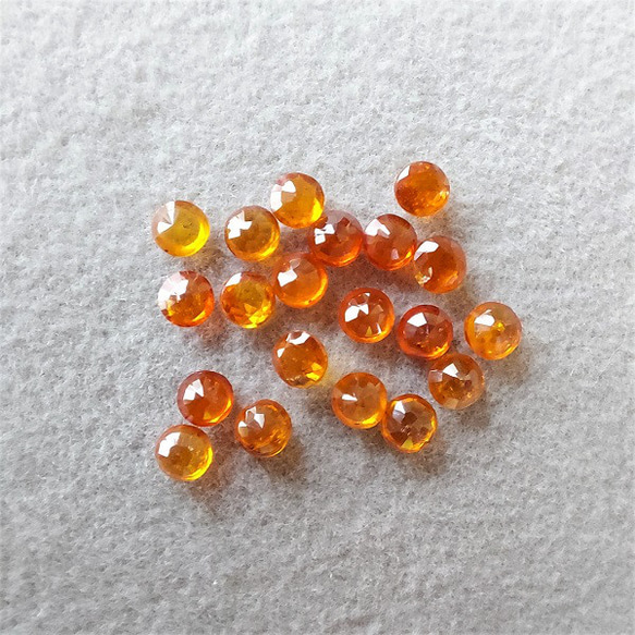 【再販】希少！宝石質オレンジカイヤナイト　3ｍｍ ベゼルピアス 【金属アレルギー対応】　AP-＃189 3枚目の画像