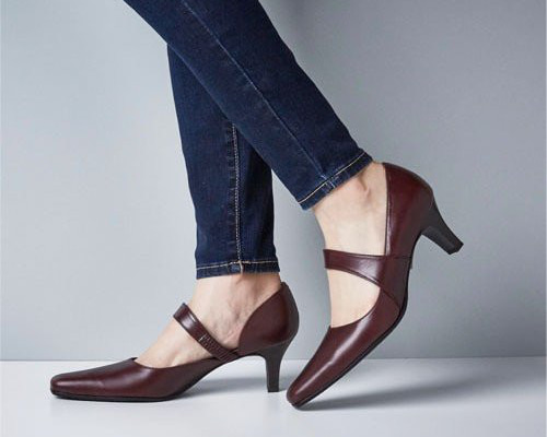お洒落なストラップ★【HERMES】バロックホーンベルト パンプス ストラップ HERMES(エルメス) パンプス(レディース) - 海外通販