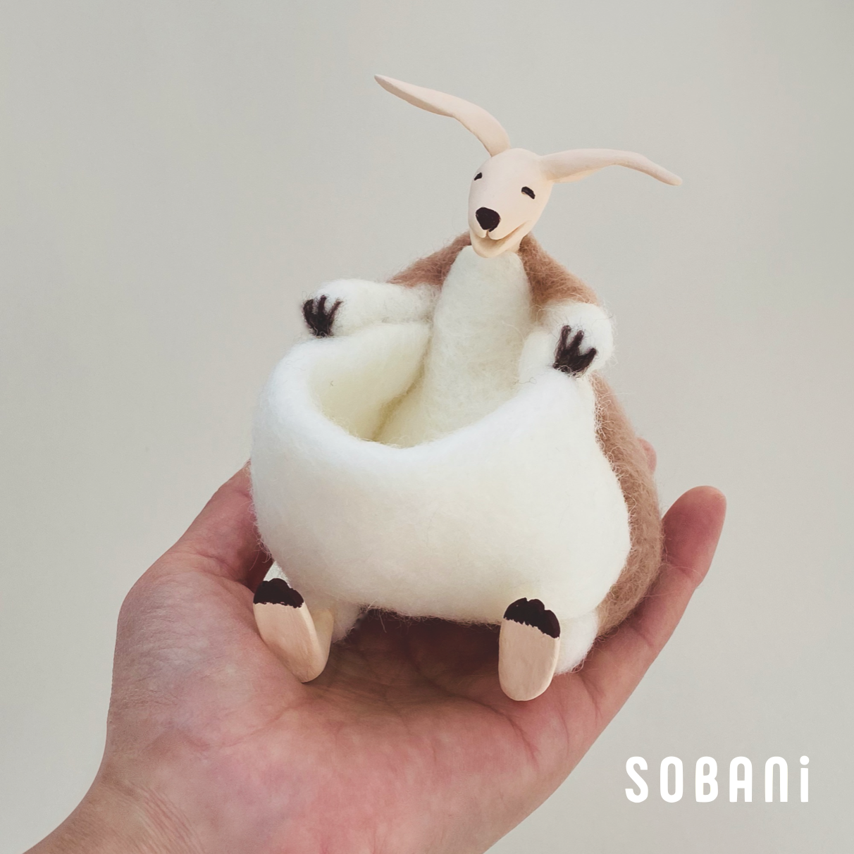 Zooと一緒に♡ メガネ置き: フェルトベイビーカンガルー＊手のひらサイズ♪