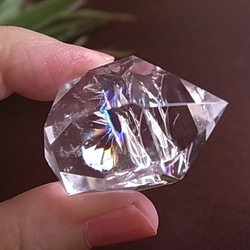 クリスタル水晶　虹入り　ブラジル産　28ｇ　ダブルポイント　　 2枚目の画像