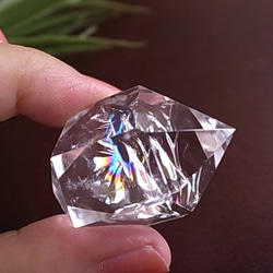 クリスタル水晶　虹入り　ブラジル産　28ｇ　ダブルポイント　　 4枚目の画像