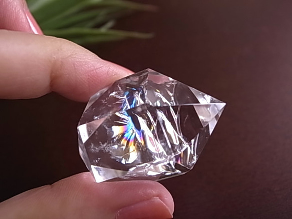 クリスタル水晶　虹入り　ブラジル産　28ｇ　ダブルポイント　　 4枚目の画像