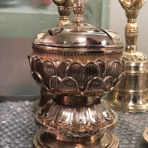 チベット密教法具 大悲香炉 仏教法器 真鍮製 31cm その他置物 チベット密教法具 大悲香炉 仏教法器 真鍮製 31cm その他置物