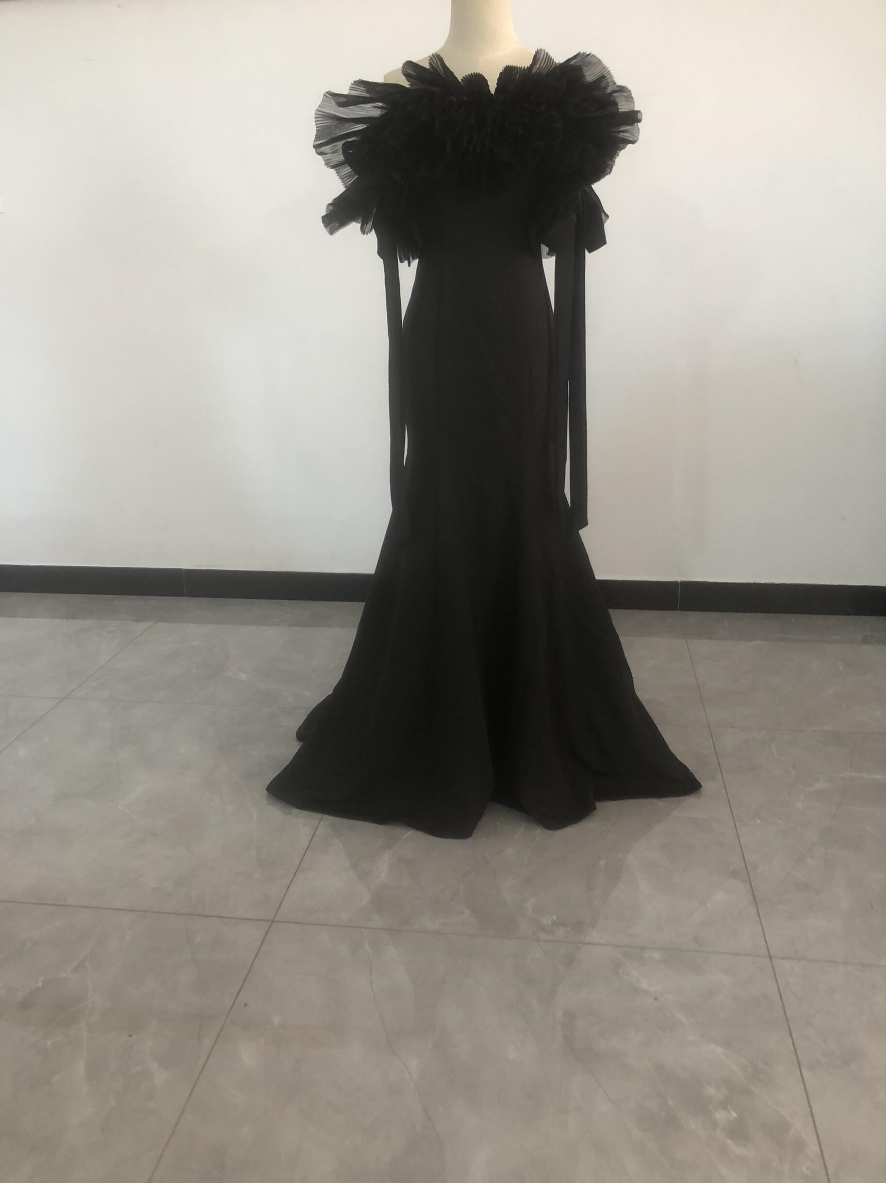 黒 オフショルダー パーティードレス エレガント 花嫁 可愛い 二次会/結婚式 ブラック カラードレス マーメイドライン