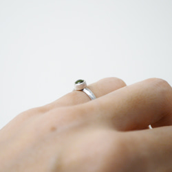簡單小石系列-橄欖石‧鍛敲‧純銀硫化染黑開放式戒指 第9張的照片