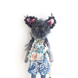 黒猫のミニぬいぐるみ リバティ YUWA 14cm バックチャーム付き 1枚目の画像