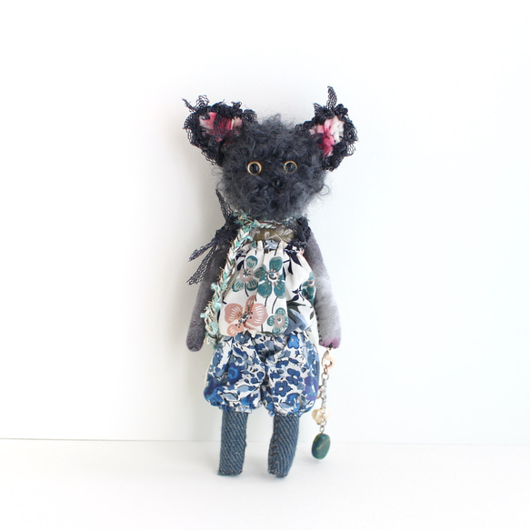 黒猫のミニぬいぐるみ リバティ YUWA 14cm バックチャーム付き 2枚目の画像