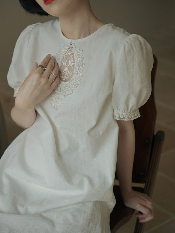 白色 宮廷複古圓領镂空燈籠袖洋裝 下擺開叉茶歇裙 少女連身裙 第2張的照片
