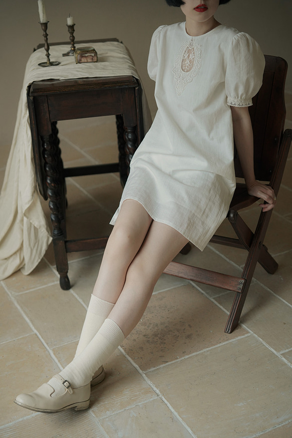 白色 宮廷複古圓領镂空燈籠袖洋裝 下擺開叉茶歇裙 少女連身裙 第16張的照片