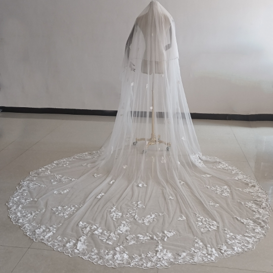 高品質！ロングベール ホワイト 高級刺繍 ソフトチュール 抜群のおしゃれ見え 花嫁/ウェディングドレス/