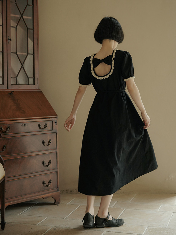 黑色 日系後背蝴蝶結镂空短袖燈籠袖洋裝 圓領高腰系帶A字小黑裙 第2張的照片