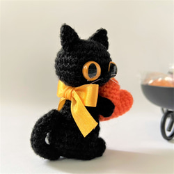 リボン黒猫の選べるハート♡オレンジ♡編みぐるみ☆受注製作品 3枚目の画像