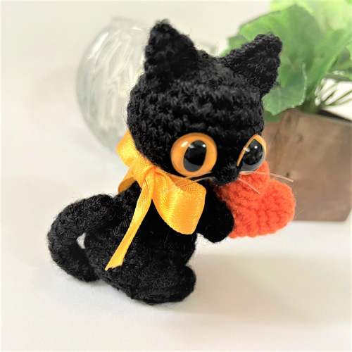 リボン黒猫の選べるハート♡オレンジ♡編みぐるみ☆受注製作品