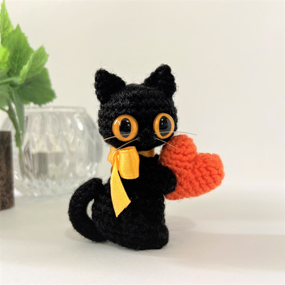 リボン黒猫の選べるハート♡オレンジ♡編みぐるみ☆受注製作品 4枚目の画像