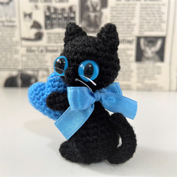 リボン黒猫の選べるハート♡スカイブルー♡編みぐるみ☆受注製作品 4枚目の画像
