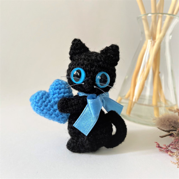 リボン黒猫の選べるハート♡スカイブルー♡編みぐるみ☆受注製作品