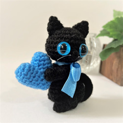 リボン黒猫の選べるハート♡スカイブルー♡編みぐるみ☆受注製作品 2枚目の画像